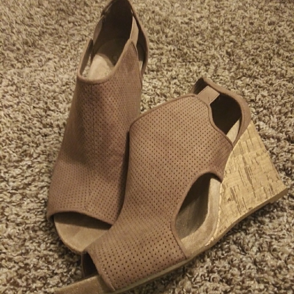 Peeptoe Wedges